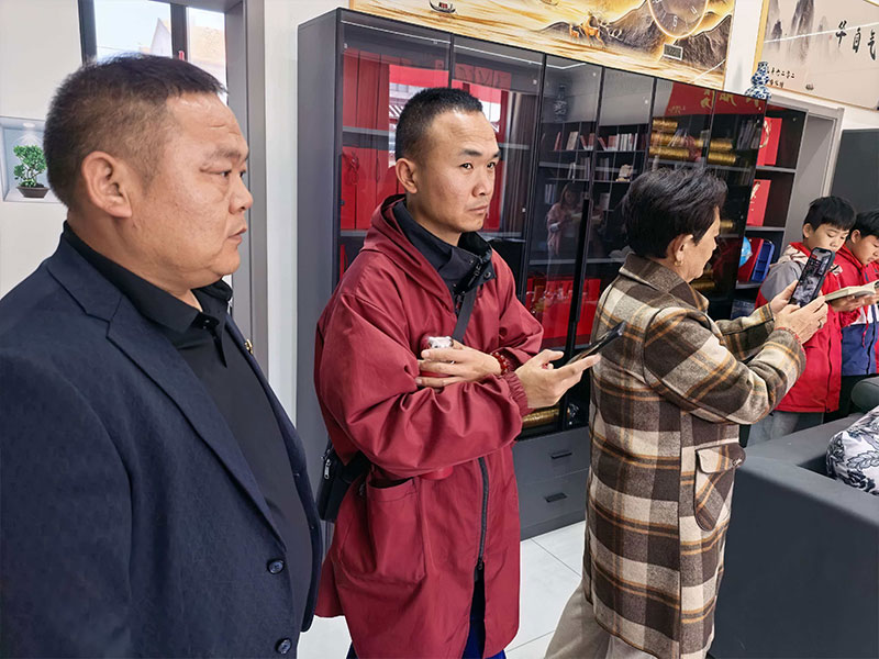 丰县10余名志愿者团队义务为王沟镇单楼小学师生研学服务