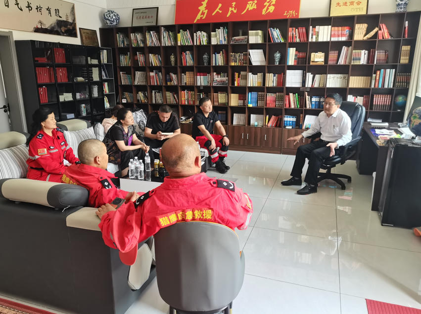 丰县爱心人士刘丹捐赠矿泉水5箱