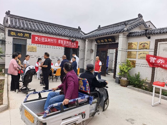 江苏最美医务工作者孙绪峰带7人团队到探梅书院义诊