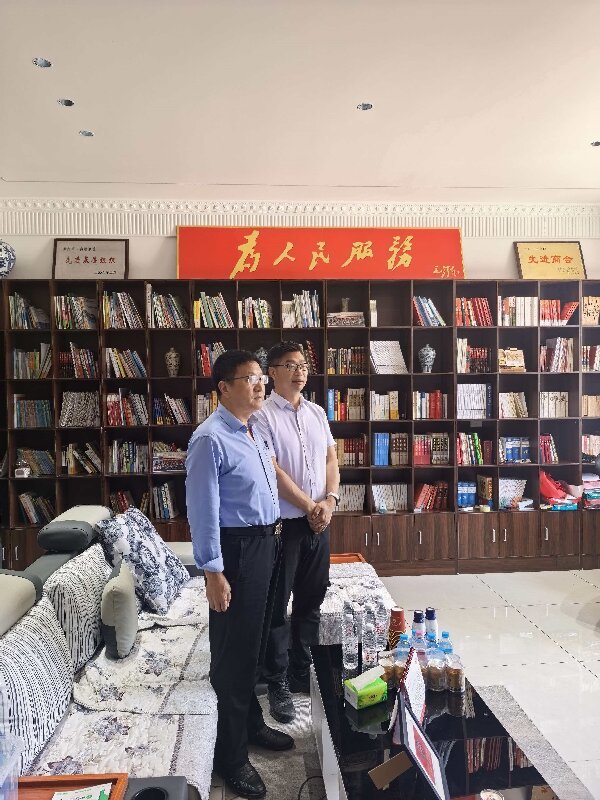 王沟中学校长李广帅莅临探梅书院参观考察